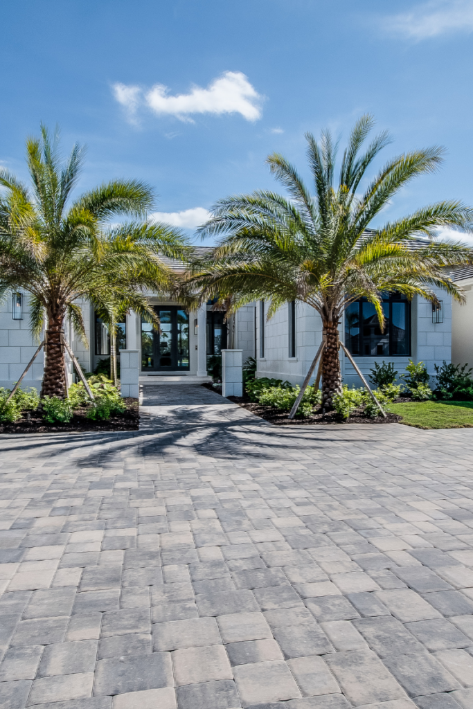 Single-family home in Naples Florida with luxury landscaping